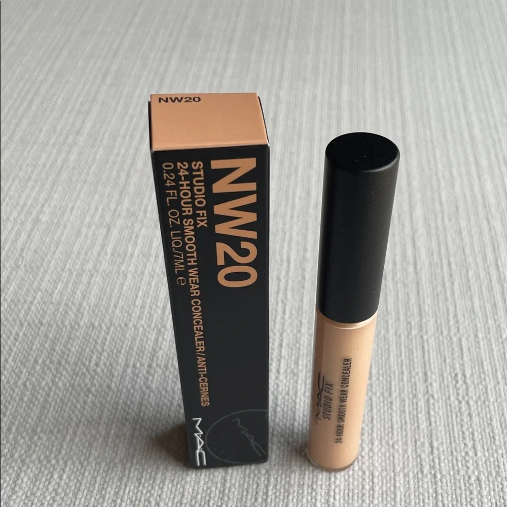MAC Cosmetics Studio Fix 24-Hour Smooth Wear Concealer, 0.24oz - shade NW20
